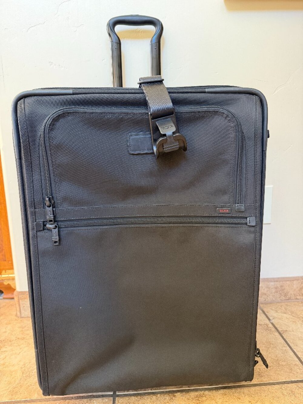 TUMI Alpha 22024DH Expandable 2-Wheel Checked Suitcase Black
